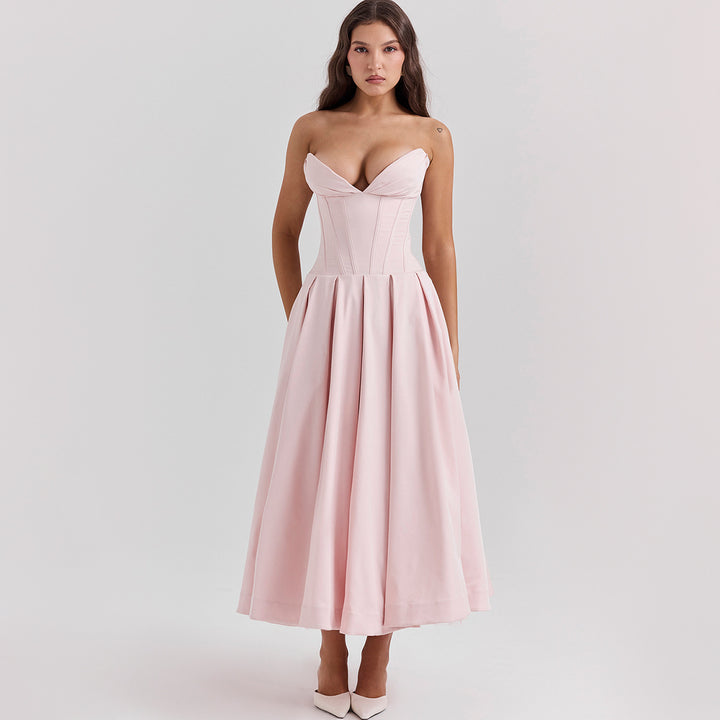 Damen Elegantes und figurbetontes Abendkleid mit tiefem Ausschnitt Echo Archiv