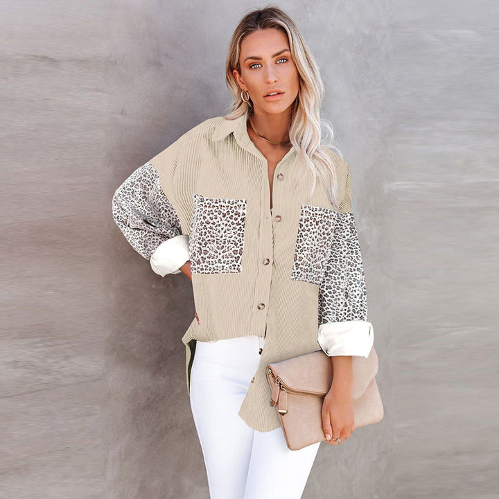 Damen Oversize-Cordhemd mit durchgehender Knopfleiste, Leo-Kontrastärmeln und aufgesetzten Taschen – Maréline