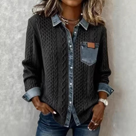 Damen Strickjacke mit Denim-Look-Kragen, dekorativer Knopfleiste und Brusttasche – Veloura