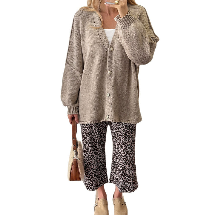 Damen nan Bouclé-Oversize-Cardigan mit tiefem V-Ausschnitt, Kimonoärmeln und goldenen Zierknöpfen Echo Archiv