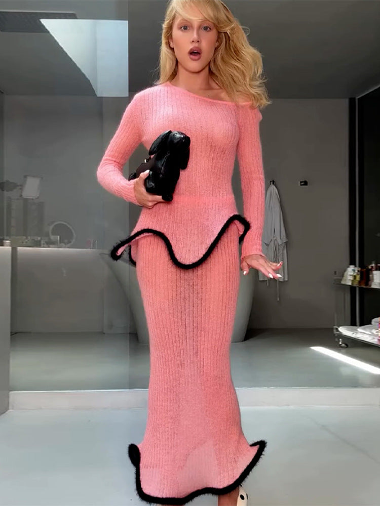 Damen Figurbetontes langes Rippstrick-Kleid mit asymmetrischem Ausschnitt, Volant‑Peplum und kontrastierender Kederkante Echoarchiv