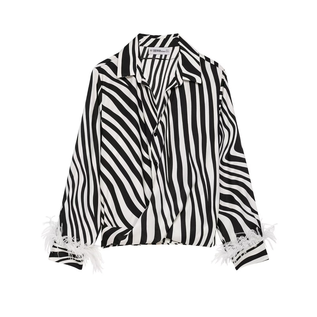 Damen Seidige Oversize-Bluse mit Zebra-Streifen und Federbesatz Echo Archiv