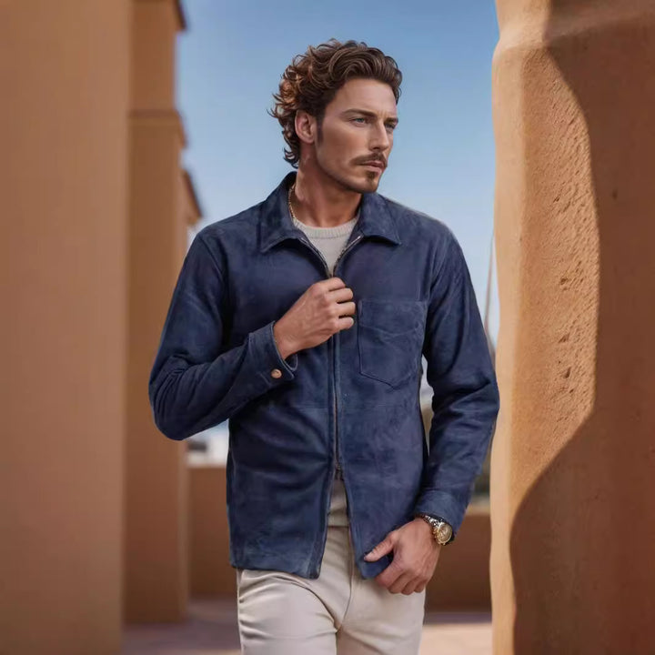 Herren Wildlederjacke mit modernem Stehkragen und praktischen Taschen Echoarchiv