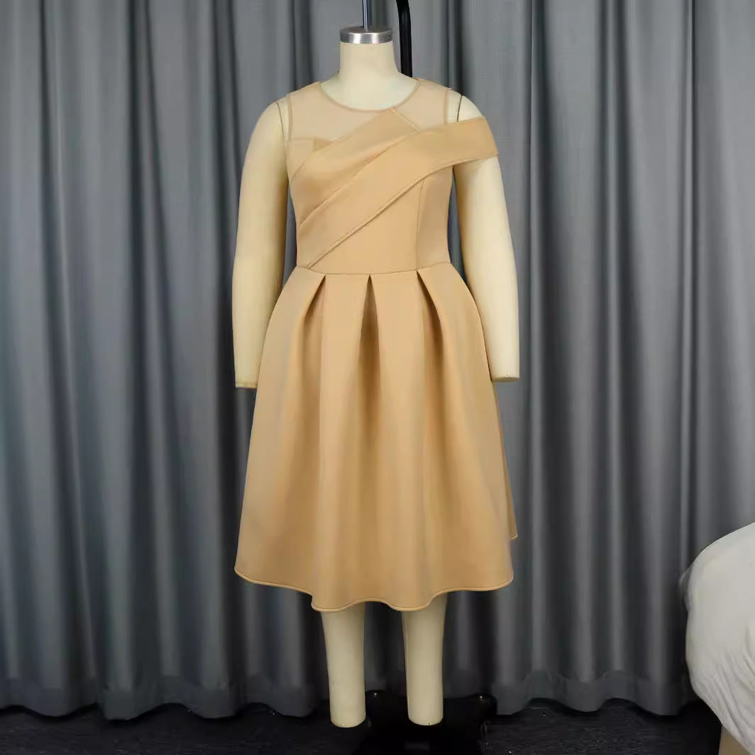 Damen Elegantes Cocktailkleid mit asymmetrischem Schnitt und transparenten Ärmeln Echo Archiv