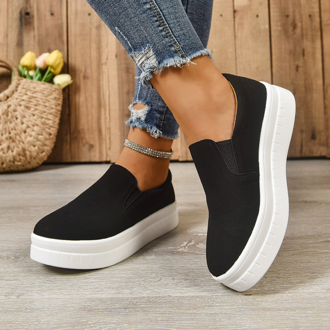 Damen Slip-On Freizeit-Sneaker mit breiter Leichtlauf-Plateausohle weichem Microvelours-Obermaterial und elastischen Seiteneinsätzen Echo Archiv