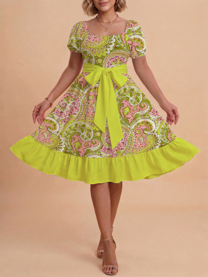 Damen modernes Blumenkleid mit elegantem Taillengürtel und asymmetrischem Saum Echo Archiv