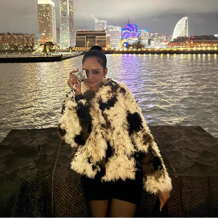 Damen Kurze Shaggy-Faux-Fur-Bomberjacke mit strukturierter Patchwork-Optik Echo Archiv