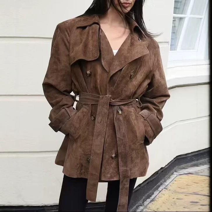 Damen Kurzer Wildleder-Trenchcoat mit Doppelreihe und Taillengürtel Echo Archiv