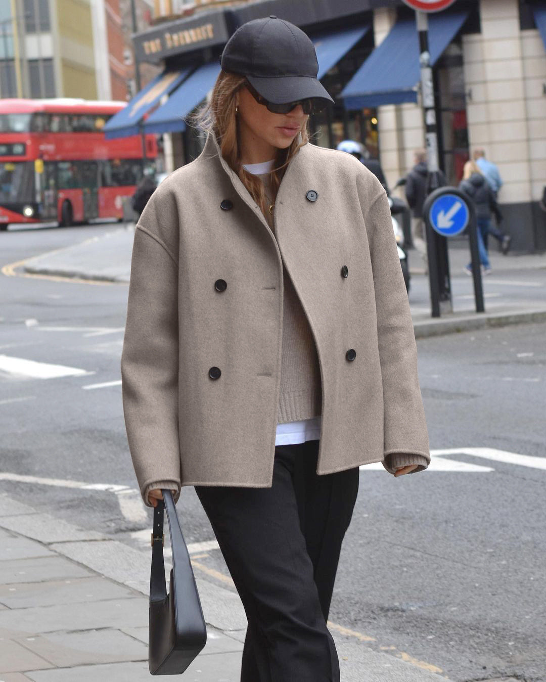 Damen modische Kurzjacke mit strukturiertem Gewebe und abgerundetem Saum Echoarchiv
