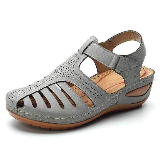 Damen Bequeme orthopädische Sandalette mit geschlossener Zehenpartie und verstellbarem Klettverschluss – Sorelia