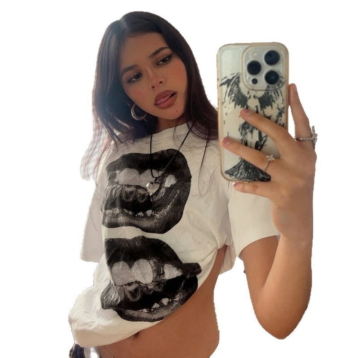 Damen lässiges T-Shirt mit glänzendem Kreuzdesign und großzügigem Ausschnitt Echo Archiv