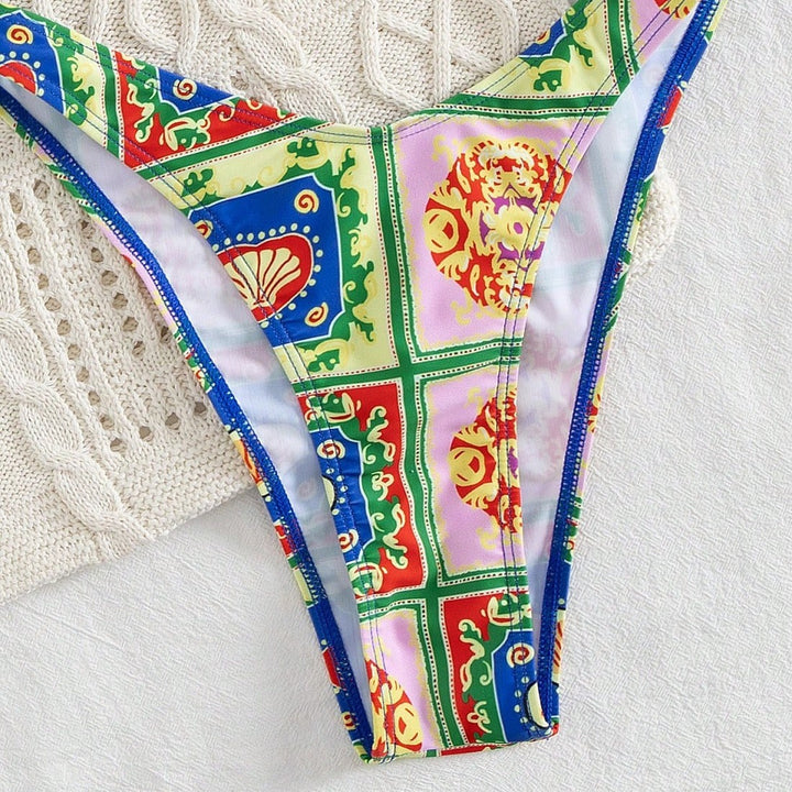 Damen Bikini mit elegantem Bandeau-Schnitt und buntem Muster Echo Archiv