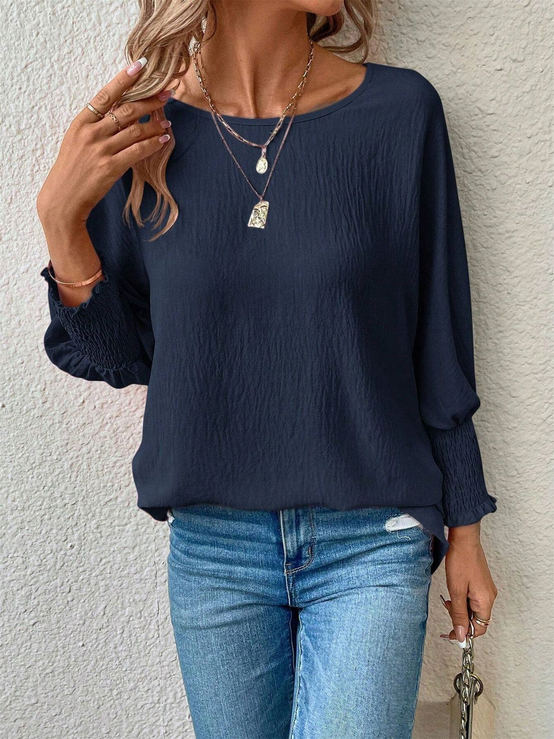 Damen Bluse mit strukturiertem Crinkle, Rundhalsausschnitt und Smokärmeln Echoarchiv