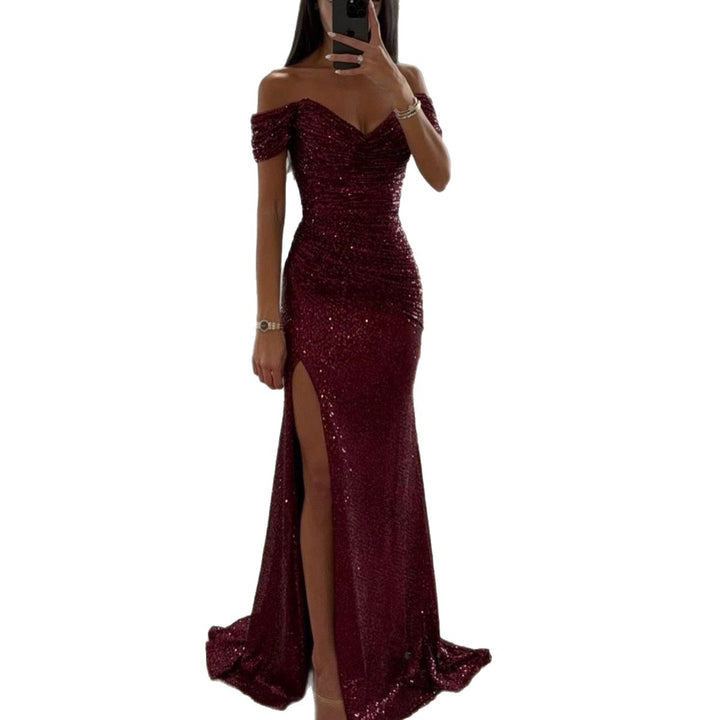Damen Glamouröses Abendkleid mit schulterfreiem Schnitt und schimmerndem Stoff Echo Archiv