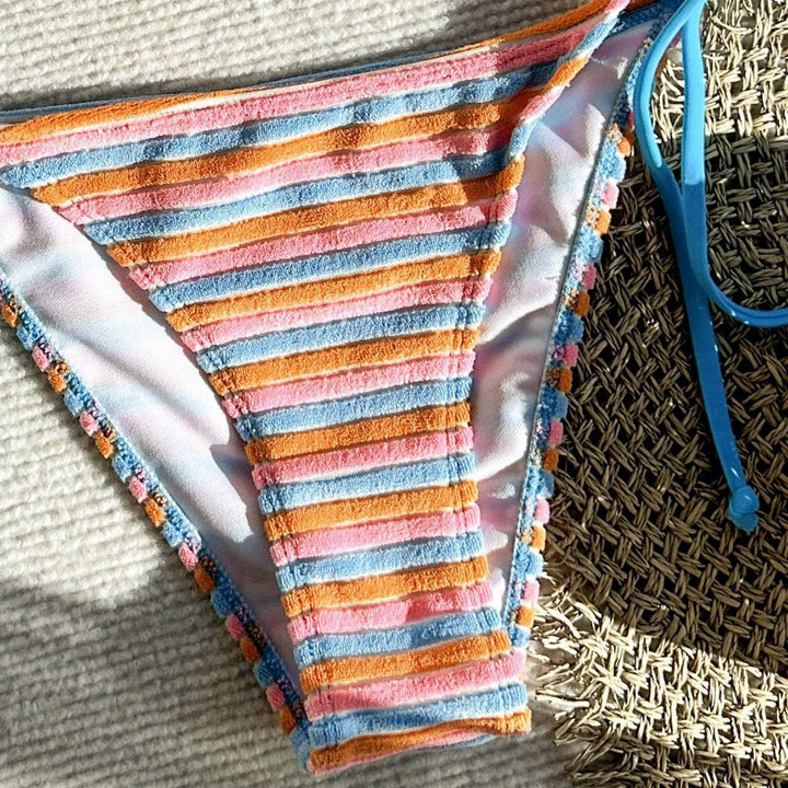 Damen Bikinimodell mit verspieltem Streifenmuster Echo Archiv