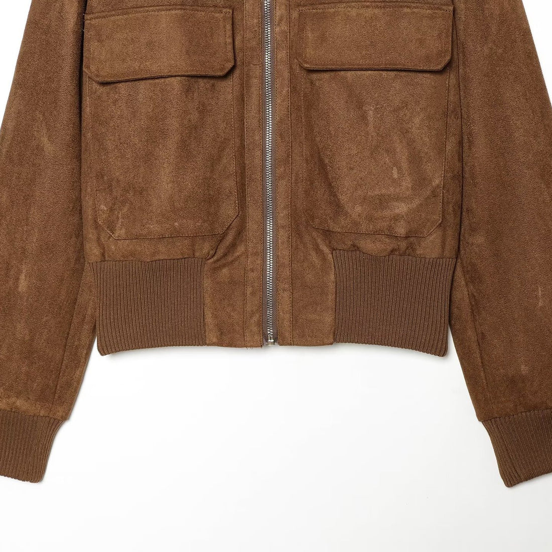 Damen Wildlederoptik-Bomberjacke mit Rippenkragen und aufgesetzten Taschen Echoarchiv