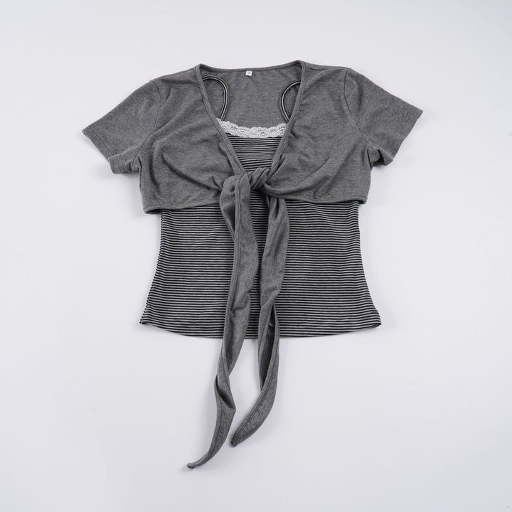 Damen kurzes T-Shirt mit Knoten-Detail und gestreiftem Design Echo Archiv