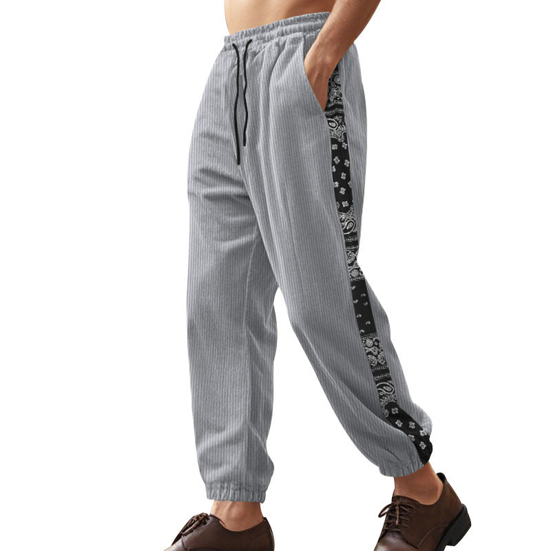 Herren Freizeithose mit dekorativen Seiteneinsätzen im Bandana-Design Echoarchiv