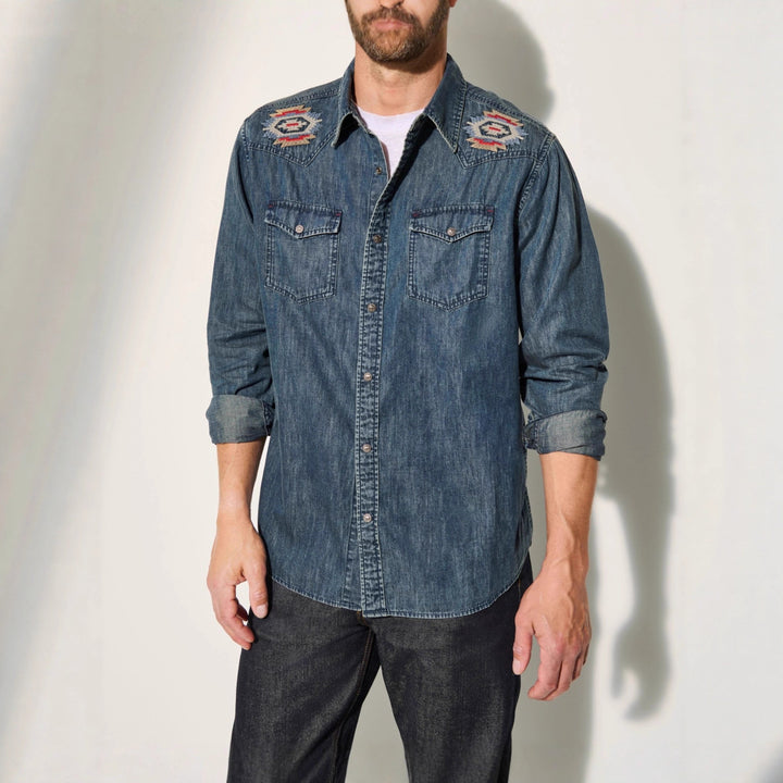 Herren Jeanshemden mit attraktivem Stickdesign Echoarchiv