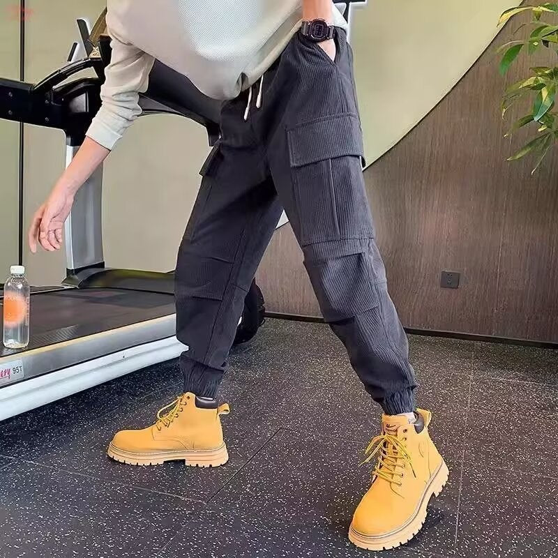 Herren Cargo-Jogginghose aus Cordoptik mit Mehrfach‑Taschen und elastischem Saum Echoarchiv