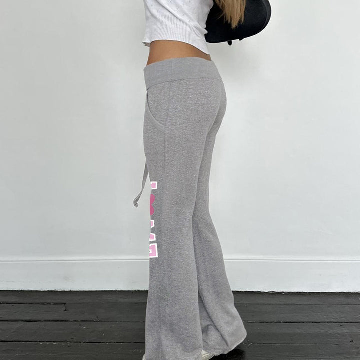 Damen nan weiche Flared-Jogginghose mit Kordelzug, Eingrifftaschen und auffälligem Love-Print Echo Archiv