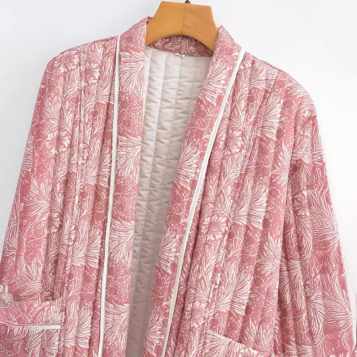 Damen Leichte gesteppte Jacke im Kimono-Stil mit floralem Blockdruck und Kontrastpaspel Echo Archiv