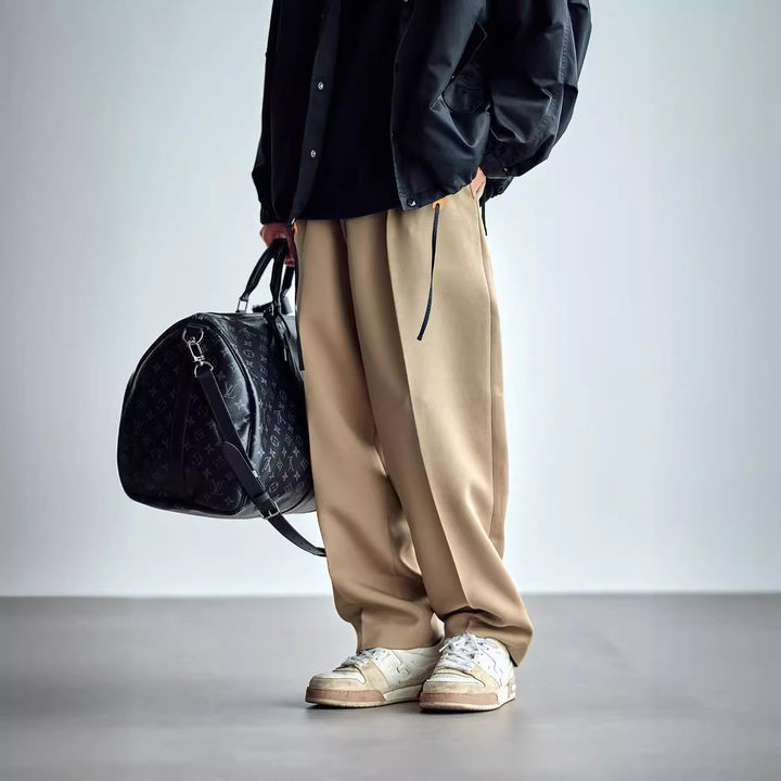 Herren Weite Chino-Hose mit Bundfalten und lockerem Schnitt Echoarchiv