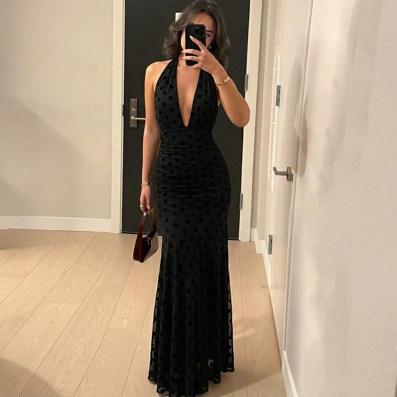 Damen Elegantes Maxikleid mit tiefem Ausschnitt und voluminösem Rock Echo Archiv