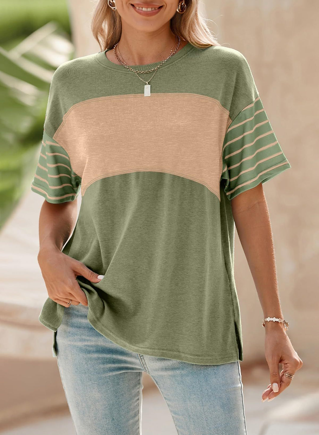 Damen Oversize-Shirt mit Kontrastpaneel, gestreiften Ärmeln und Seitenschlitzen Echo Archiv