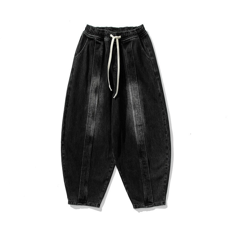 Herren Extraweite Jeanshose im Balloon‑Schnitt mit Tunnelzugbund und Längssteppungen Echo Archiv
