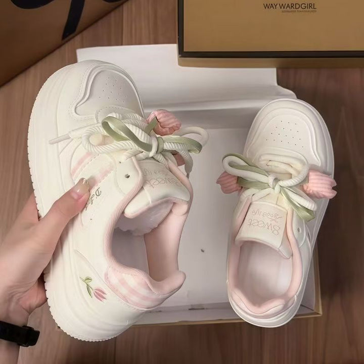 Damen Sneakers mit verspieltem Design und dekorativen Schleifen von Echo Archiv
