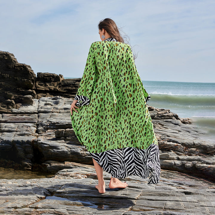 Damen modischer Strandkimono mit auffälligen Mustern Echo Archiv