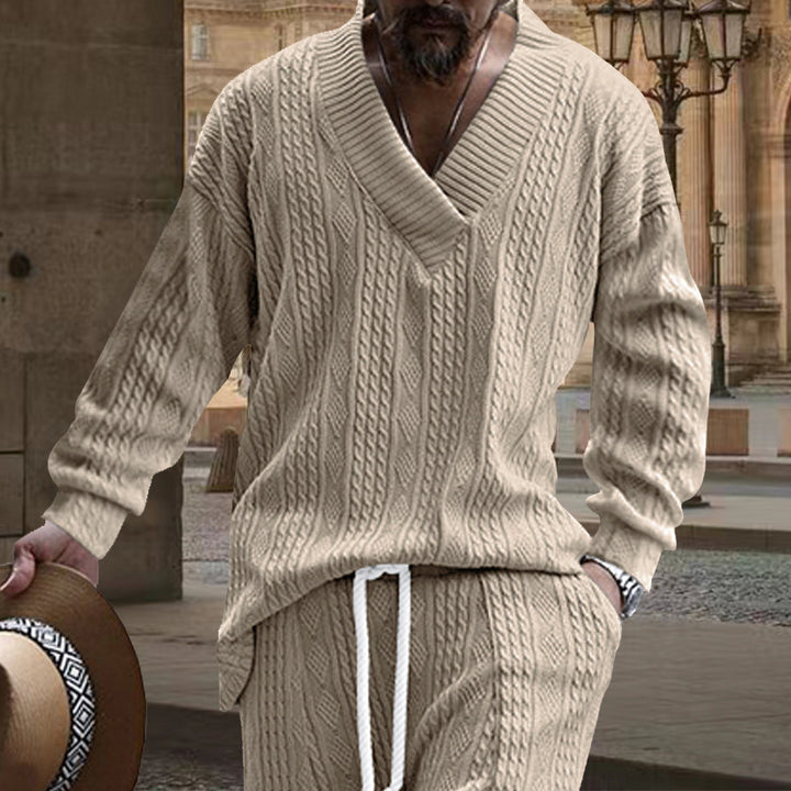 Herren nan grob gestrickter V-Ausschnitt-Pullover mit Zopfmuster und relaxed Fit Echo Archiv