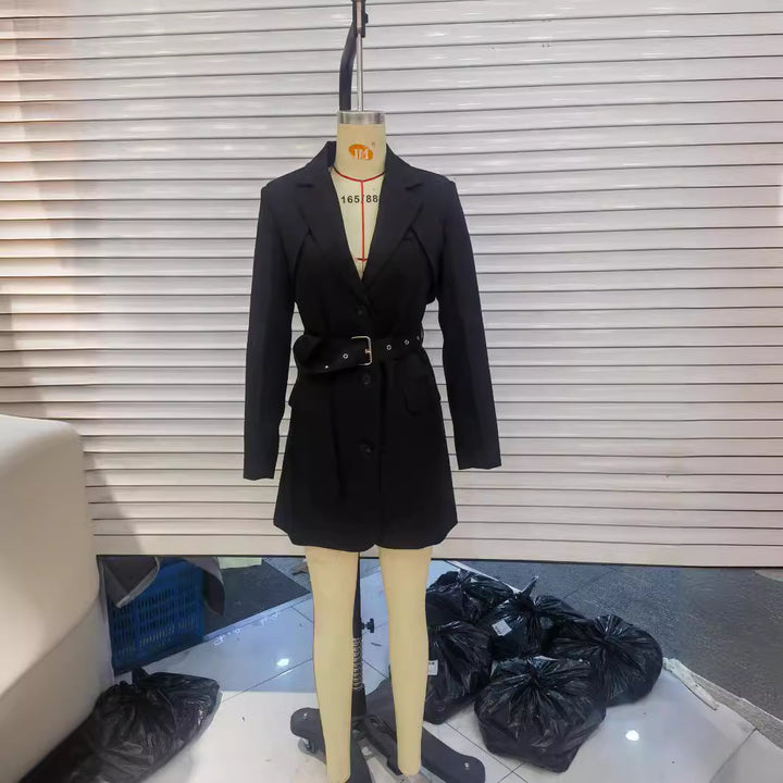 Damen taillierter Gürtel-Blazer mit asymmetrischem Schalkragen und Pattentaschen – Valéne