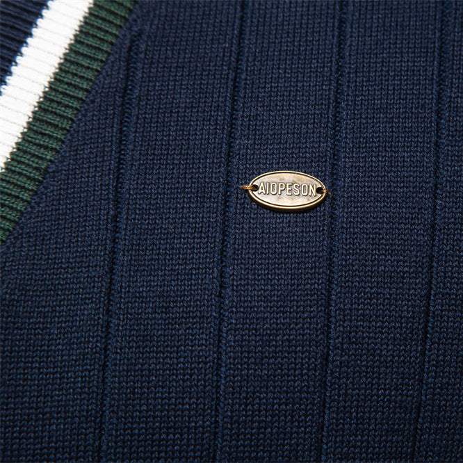 Herren Strickjacke mit elegantem V-Ausschnitt und feiner Rippstruktur Echoarchiv