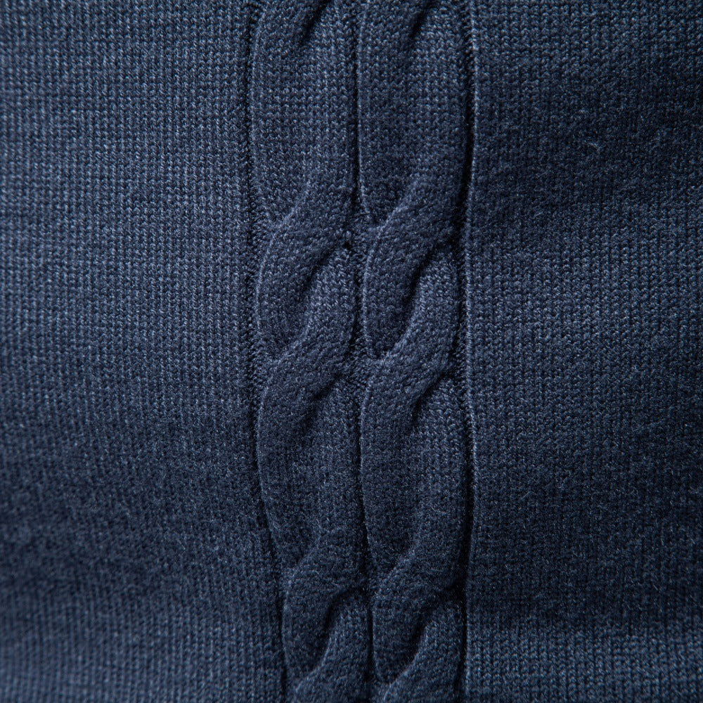 Herren Rollkragenpullover mit vertikalem Zopfmuster und schmaler Passform Echoarchiv