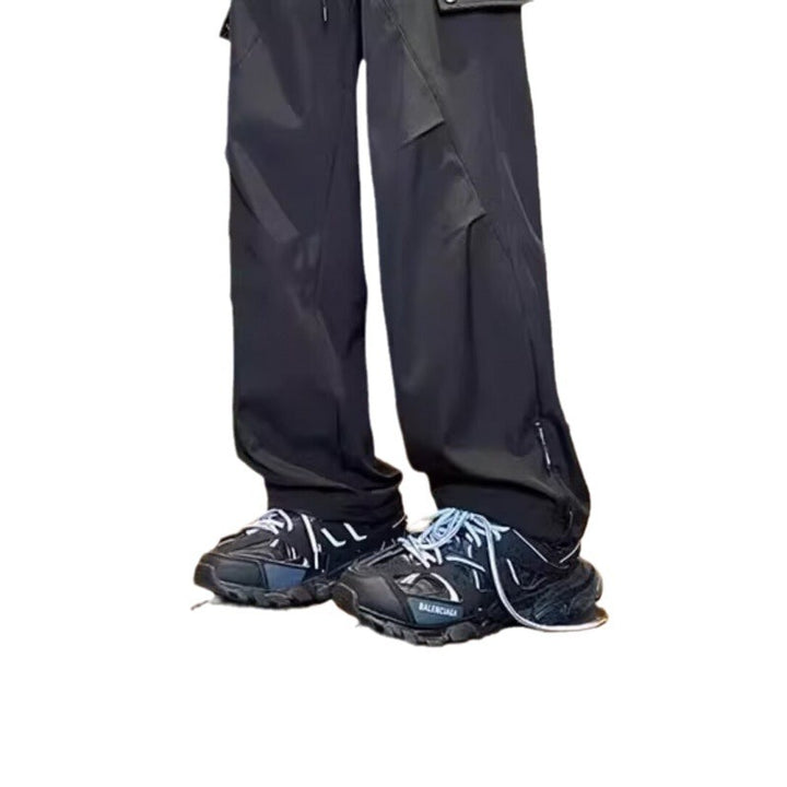 Herren Funktionale Cargo-Hose mit wasserabweisenden Eigenschaften und praktischen Taschen Echoarchiv