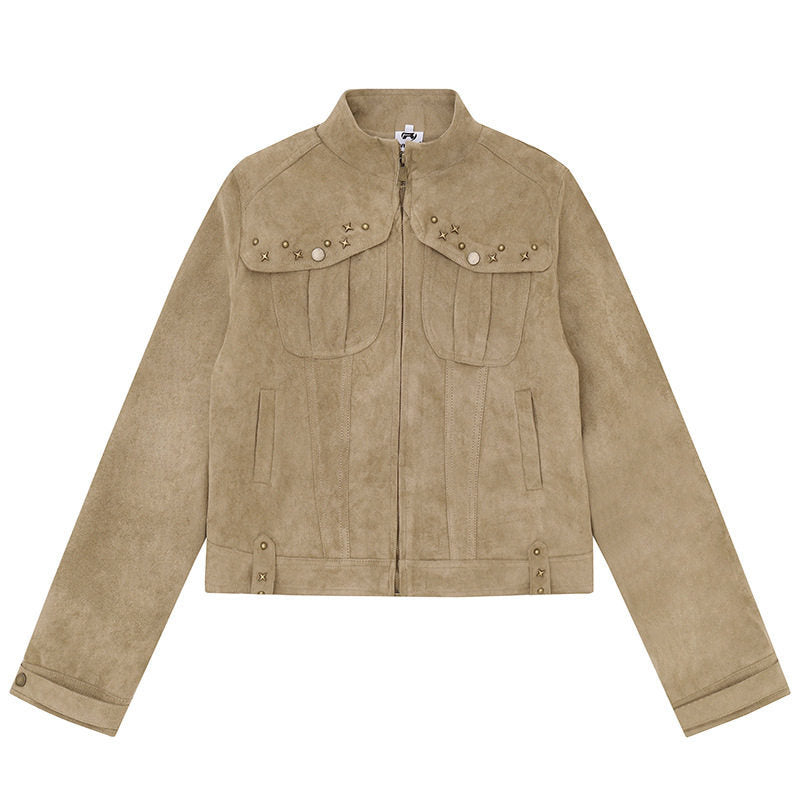 Damen Kurz geschnittene Velourslederjacke mit Stehkragen, Zier‑Nieten und Pattentaschen Echoarchiv