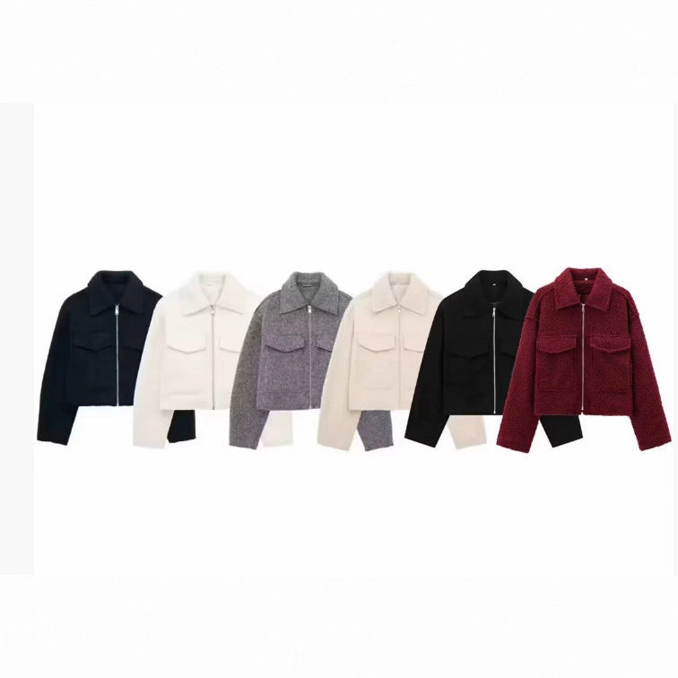 Damen 40+ kurze Woll‑Blousonjacke mit goldfarbenem Reißverschluss und aufgesetzten Pattentaschen Echo Archiv