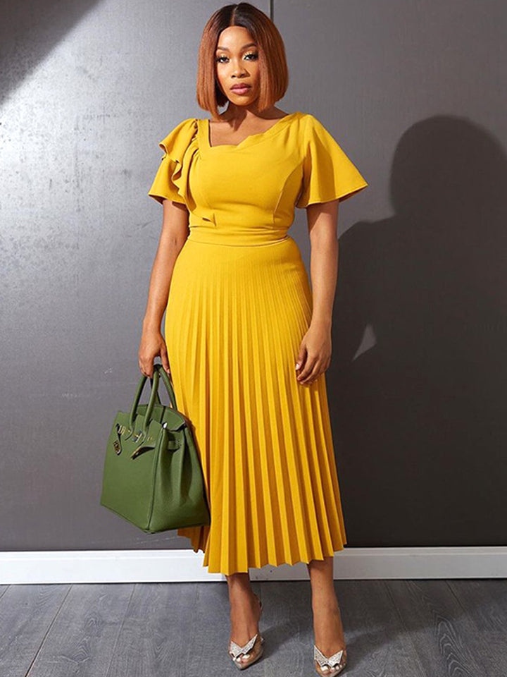 Damen elegantes Plisseekleid mit asymmetrischem Rüschen-Detail Echo Archiv