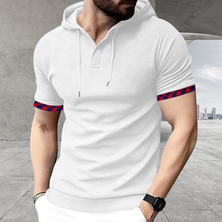 Herren nan schmal geschnittenes Kurzarm-Kapuzenshirt im Polostil mit Henley-Ausschnitt und karierter Ärmelmanschette Echo Archiv