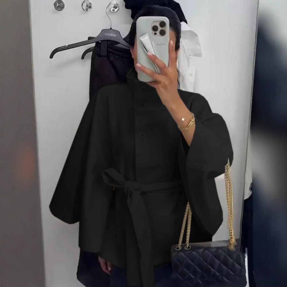 Damen nan weite Cape-Jacke mit Stehkragen, verdeckter Knopfleiste und Bindegürtel Echo Archiv