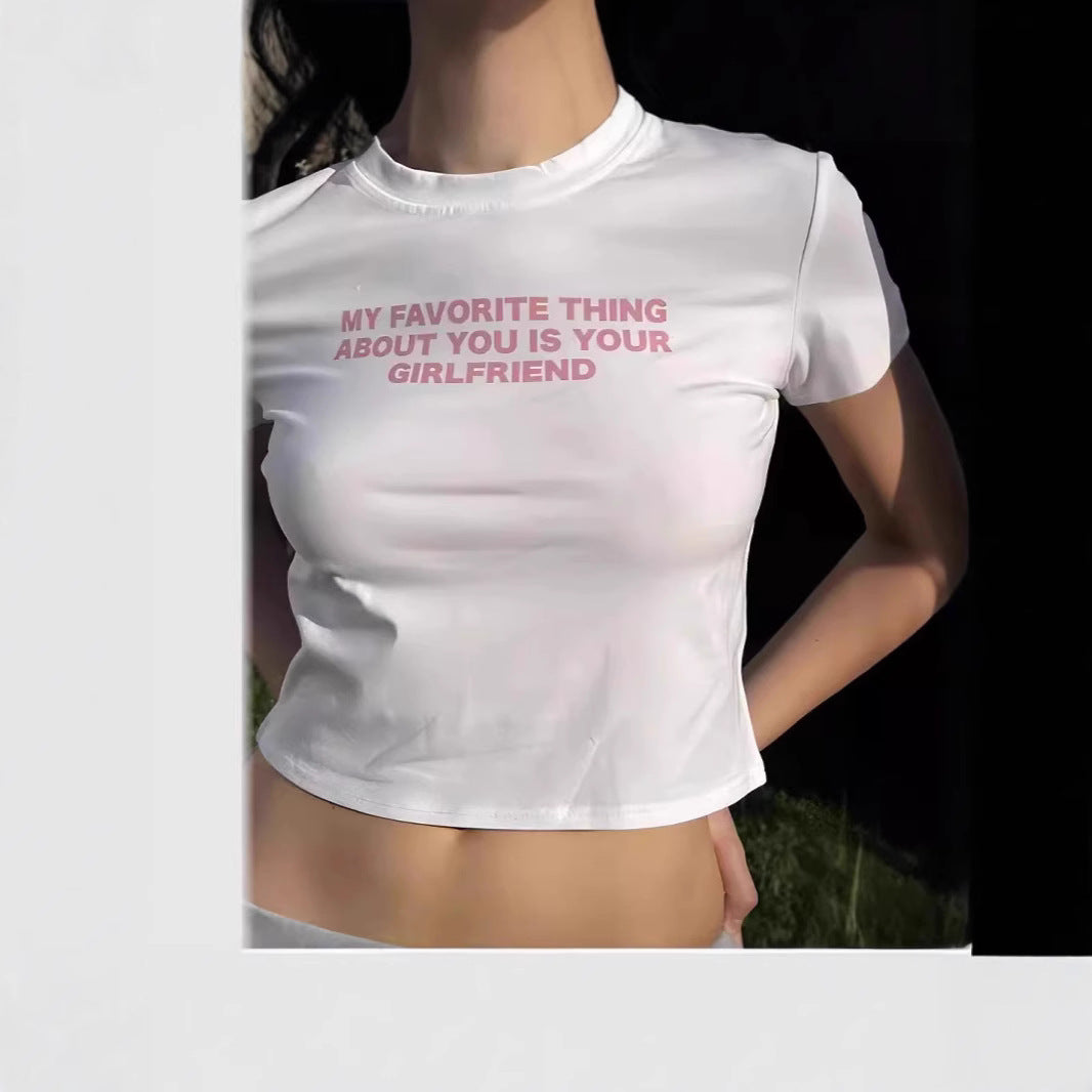 Damen Crop-T-Shirt im urbanen Grafikdesign Echo Archiv