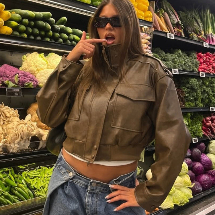 Damen Kurze Utility-Bomberjacke aus veganem Lederimitat mit hohem Stehkragen Echoarchiv