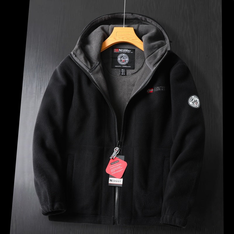 Herren Fleece‑Kapuzenjacke mit wärmender Microfleece‑Fütterung, durchgehendem Reißverschluss und Logo‑Patches Echoarchiv