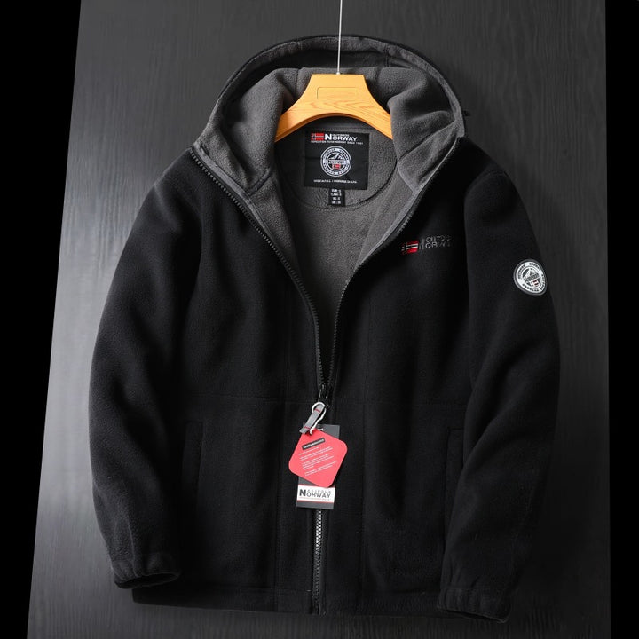 Herren Fleece‑Kapuzenjacke mit wärmender Microfleece‑Fütterung, durchgehendem Reißverschluss und Logo‑Patches Echoarchiv