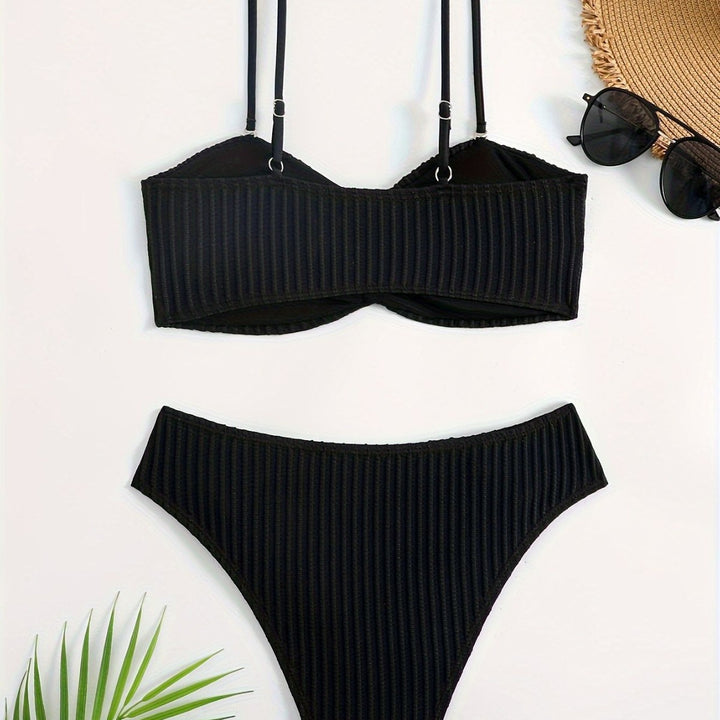 Damen Bikini Set mit elegantem Rüschen-Detail und modischen Kettenakzenten Echo Archiv