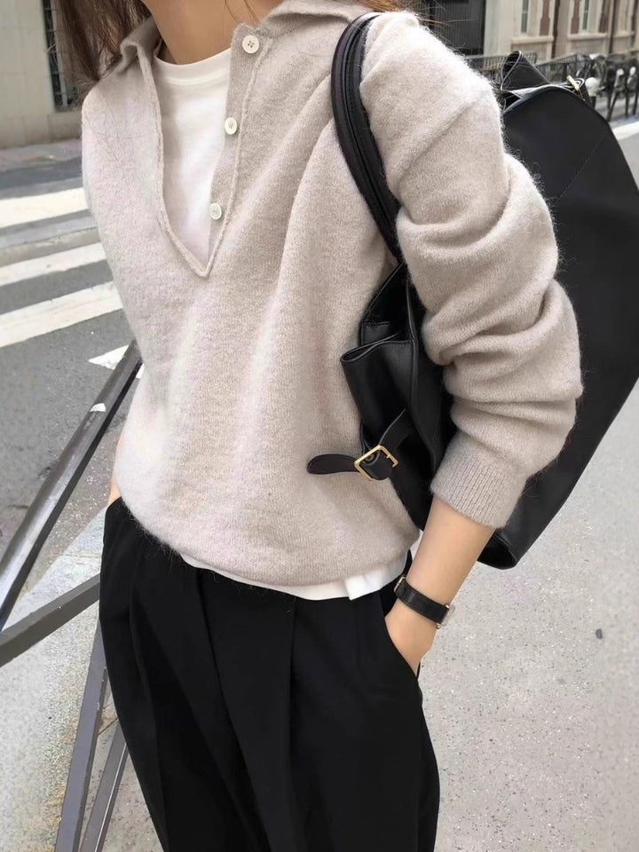 Damen Weicher Kapuzenpullover im Mohair‑Look mit tiefem V‑Ausschnitt und halber Knopfleiste Echoarchiv