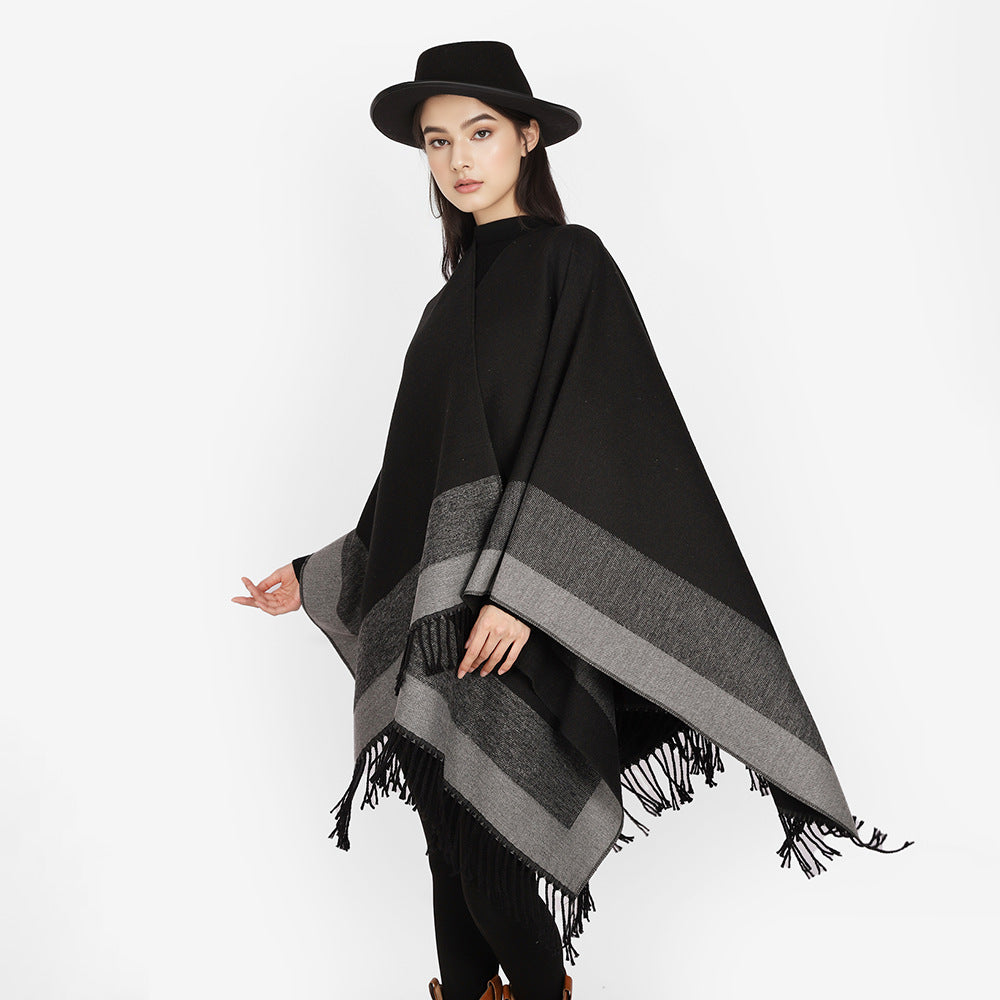 Damen Rechteckiger Wollmix-Poncho-Überwurf mit offener Front und feinem Fransensaum – Avérine