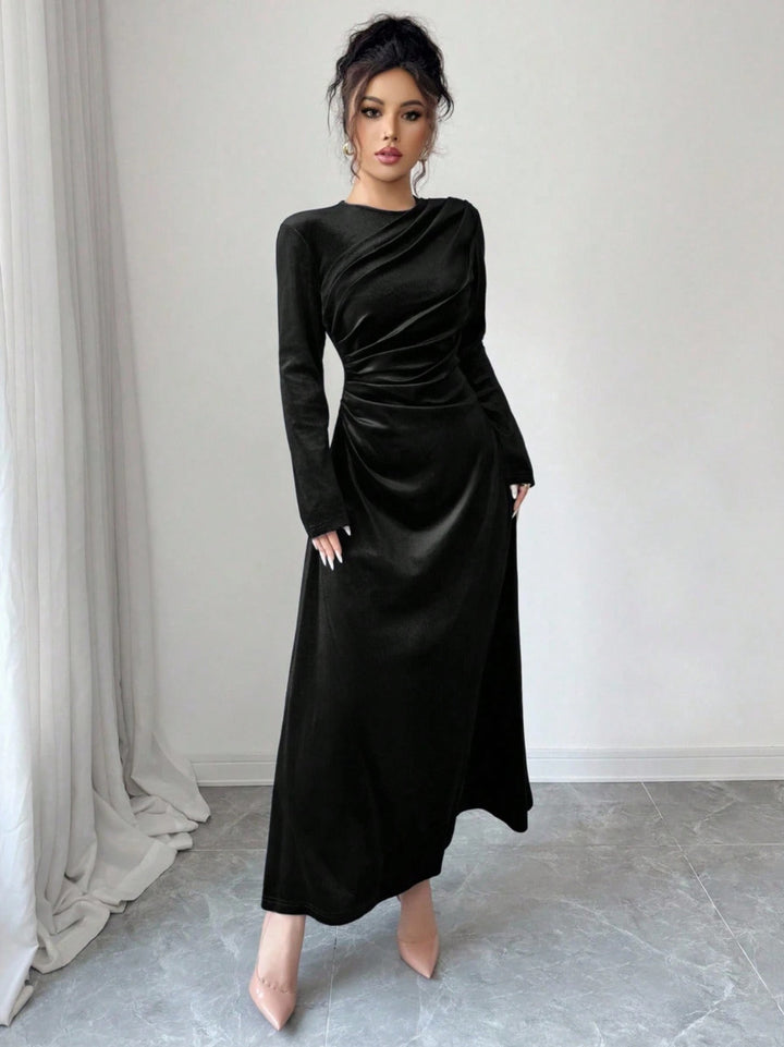 Damen Elegantes und stilsicheres Abendkleid Echo Archiv